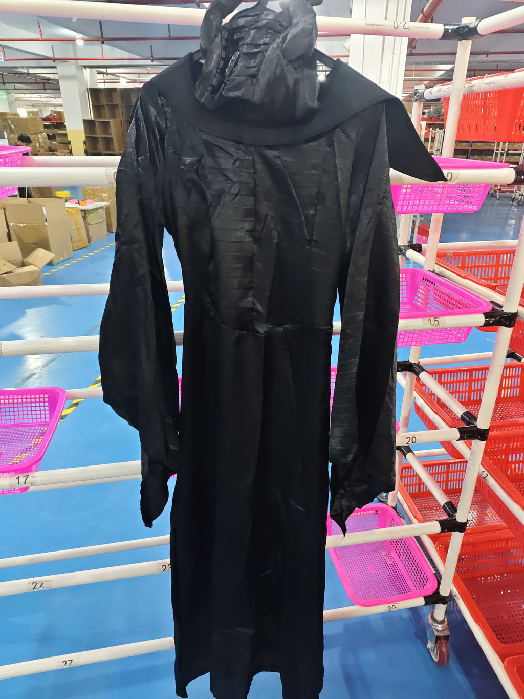 Women's dark sorceress Halloween costume – view 2