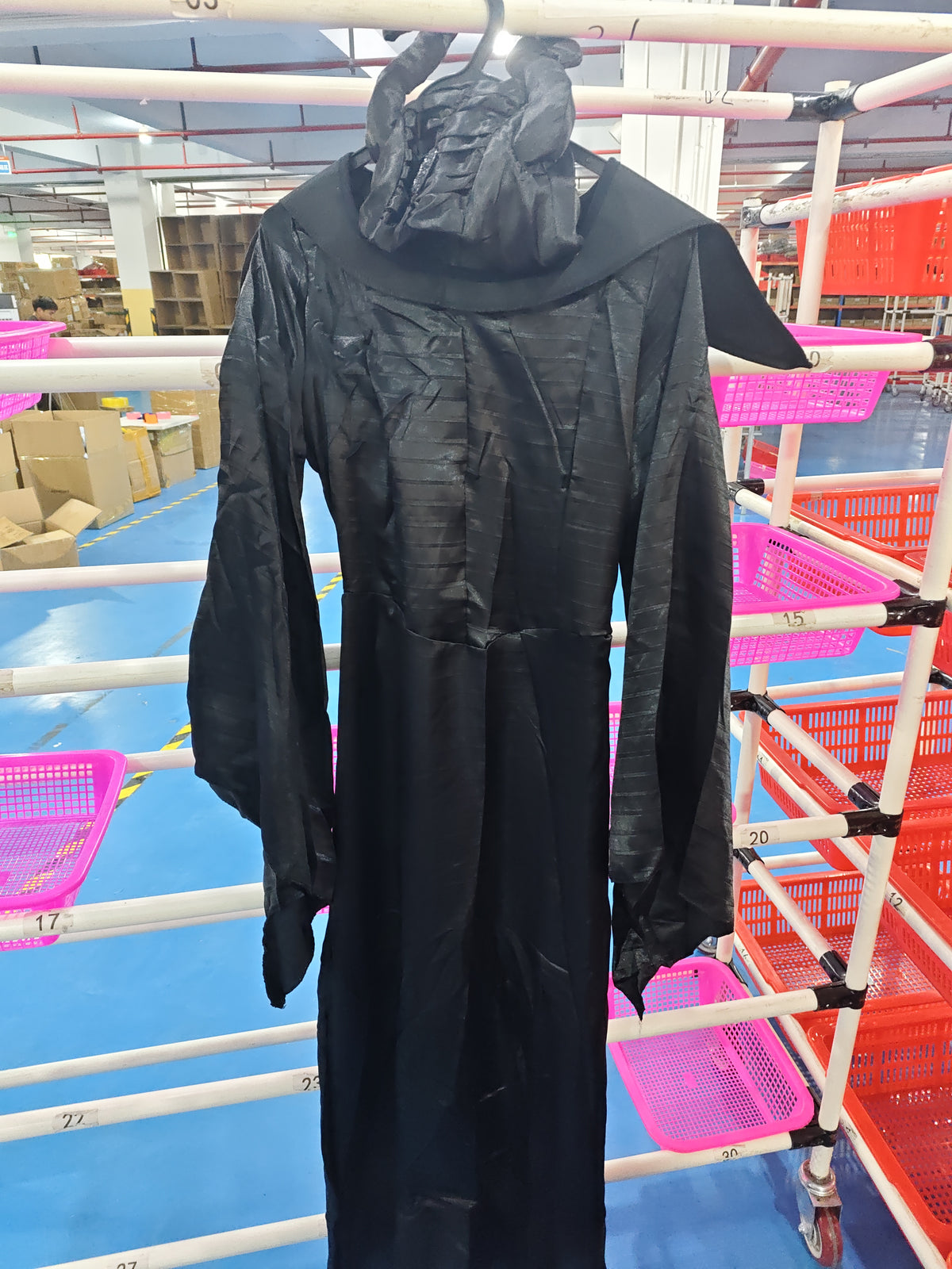 Women's dark sorceress Halloween costume – view 9